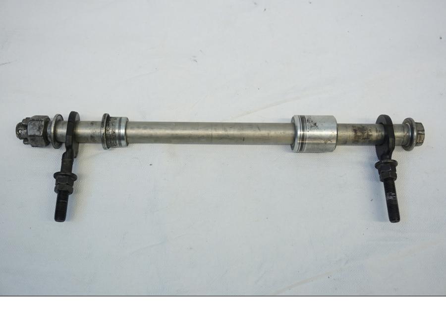 Framsidan på Axel från en Kawasaki VN 900 -2006 motorcykel.