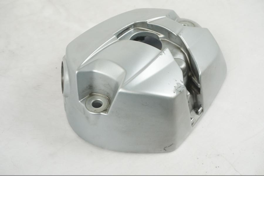 Vänster sida på Ventilkåpa från en BMW R 1200 R -2012 motorcykel.