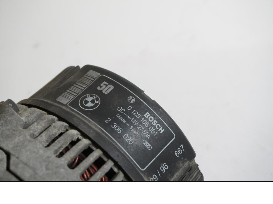 Höger sida på Generator från en BMW R 1100 RS -1997 motorcykel.