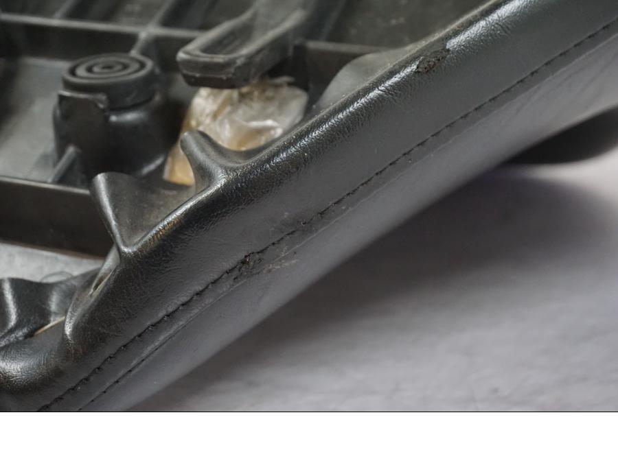 Extrabild4 på Sadel från en Yamaha XVS 1100 -2000 motorcykel.