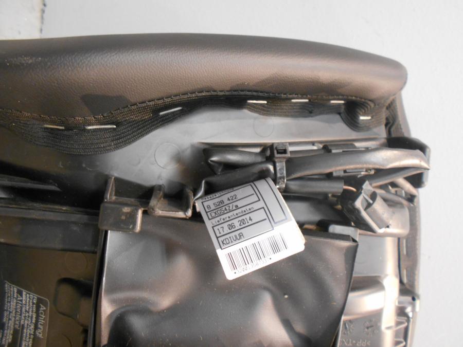 Vänster sida på Sadel från en BMW K 1600 -2015 motorcykel.