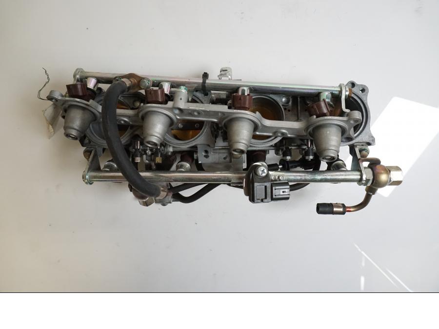 Baksidan på Spjällhus från en Honda CBR 1000 RR -2005 motorcykel.