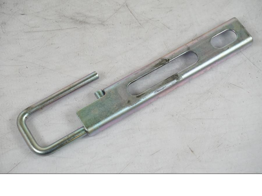 Vänster sida på Sadellåsmekanism från en Kawasaki Z 900 -2019 motorcykel.