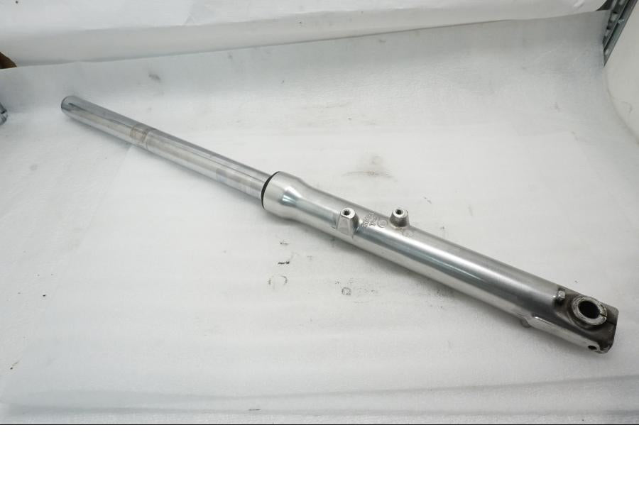 Baksidan på Gaffelben från en Yamaha XV 535 -1996 motorcykel.