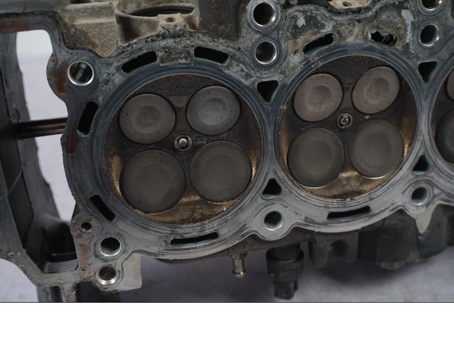 Extrabild6 på Topplock från en Triumph Tiger Explorer -2016 motorcykel.