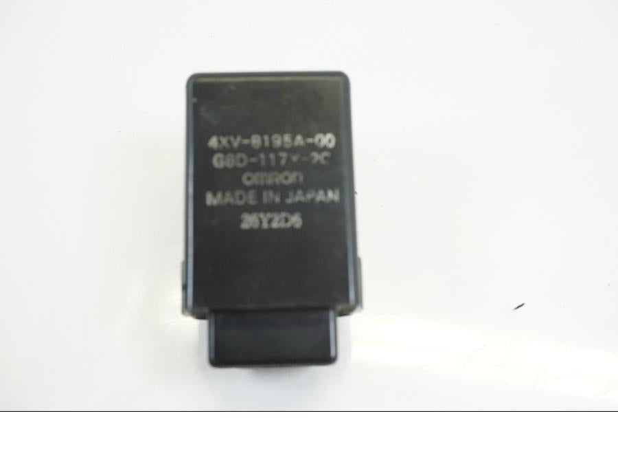 Höger sida på Bensinpumpsrelä från en Yamaha XVS 1100 -2003 motorcykel.