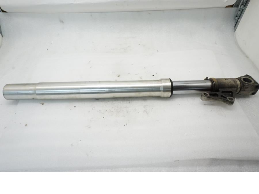 Baksidan på Gaffelben från en Ducati Monster 600 -2001 motorcykel.