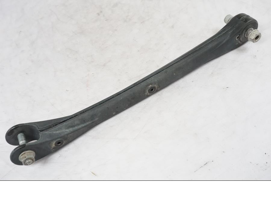Vänster sida på Länkarm från en BMW R 1200 GSA -2012 motorcykel.