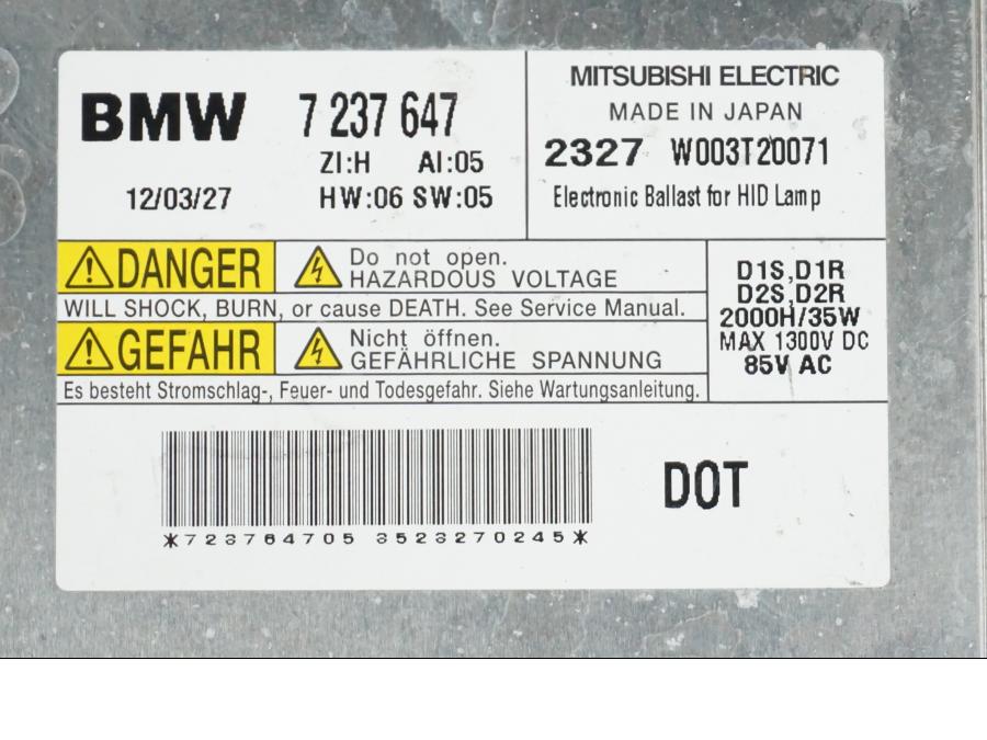 Snett nerifrån på Strålkastarmodul från en BMW K 1600 GTL -2015 motorcykel.