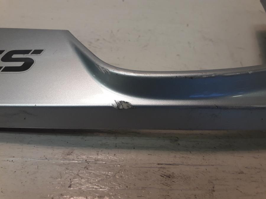 Höger sida på Bakvinge från en BMW F 650 GS -2008 motorcykel.