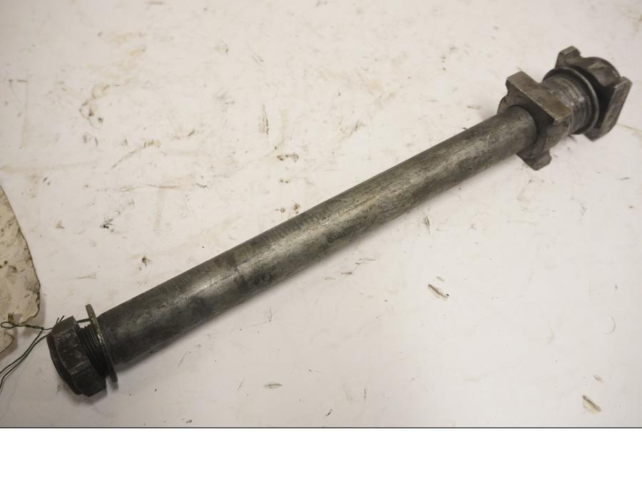 Framsidan på Axel från en Honda CBR 900 RR -2002 motorcykel.