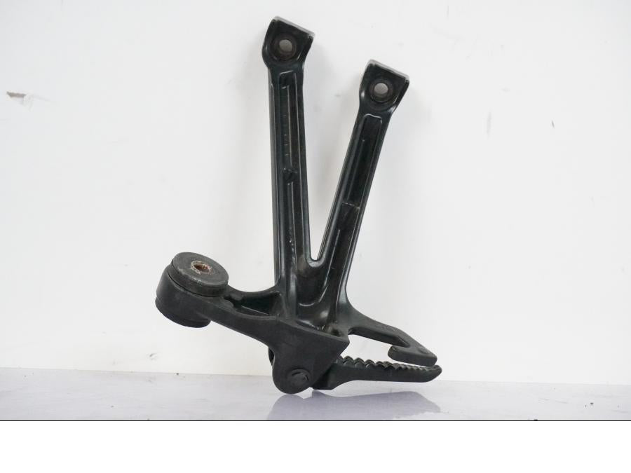 Baksidan på Fotpinne från en Suzuki GSX-R 1000 -2008 motorcykel.