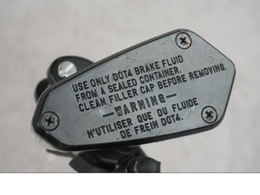 Extrabild2 pÄ Bromshuvudcylinder frÄn en Kawasaki GTR 1400 -2008 motorcykel.