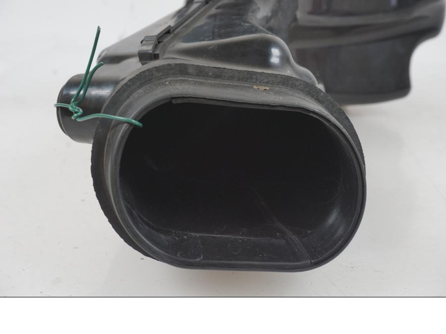 Extrabild1 på Luftrör från en Suzuki GSX-R 1000 -2007 motorcykel.