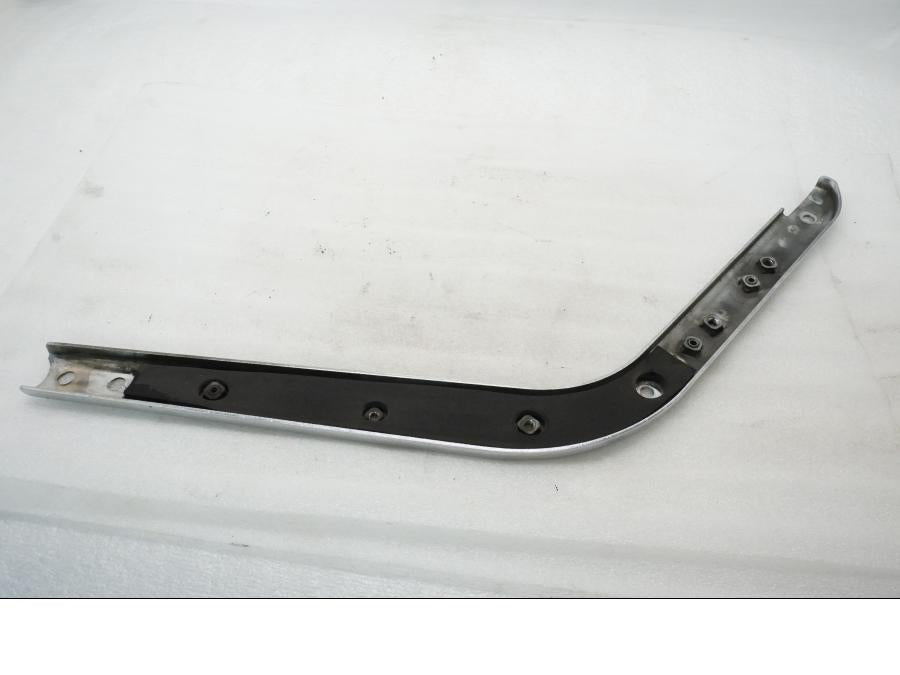 Baksidan på Bakskärmstag från en Yamaha XVZ 13TD -1999 motorcykel.