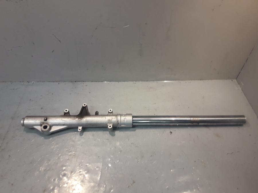 Baksidan på Gaffelben från en Triumph Tiger -1999 motorcykel.