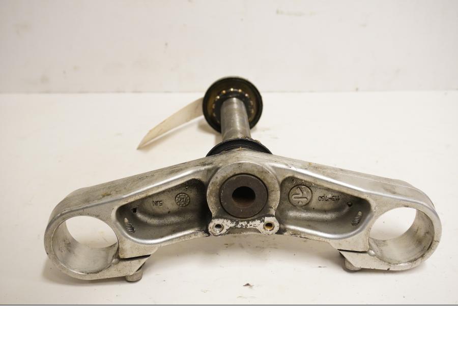 Baksidan på Gaffelkrona från en Yamaha BT 1100 -2002 motorcykel.