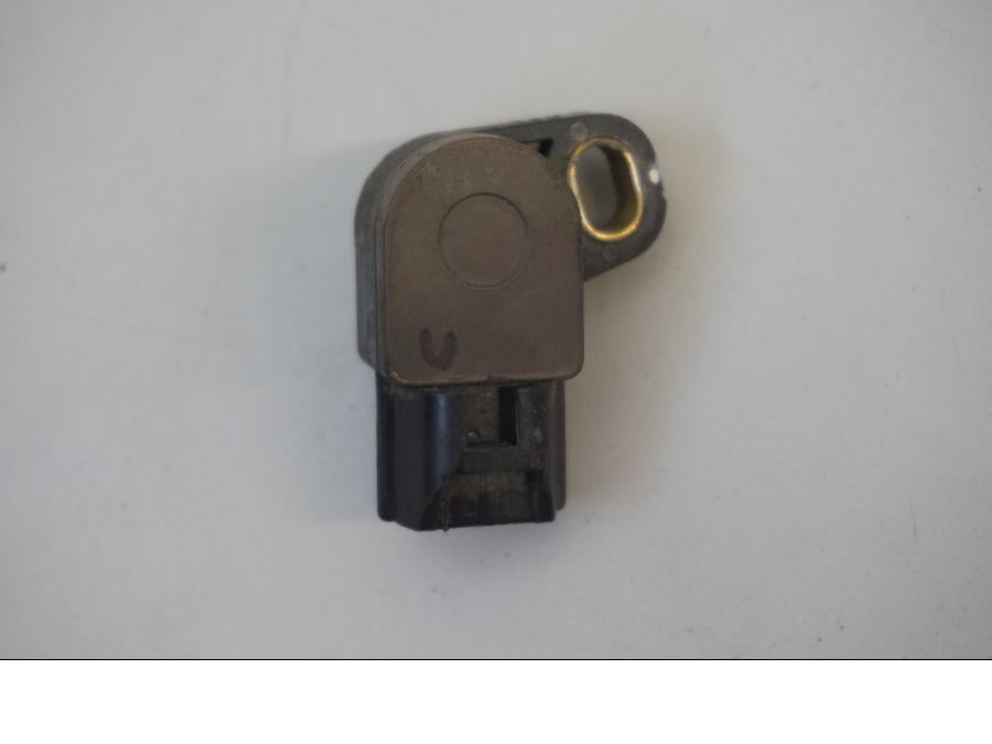 Framsidan pÄ TPS frÄn en Suzuki SFV 650 A Gladius -2012 motorcykel.