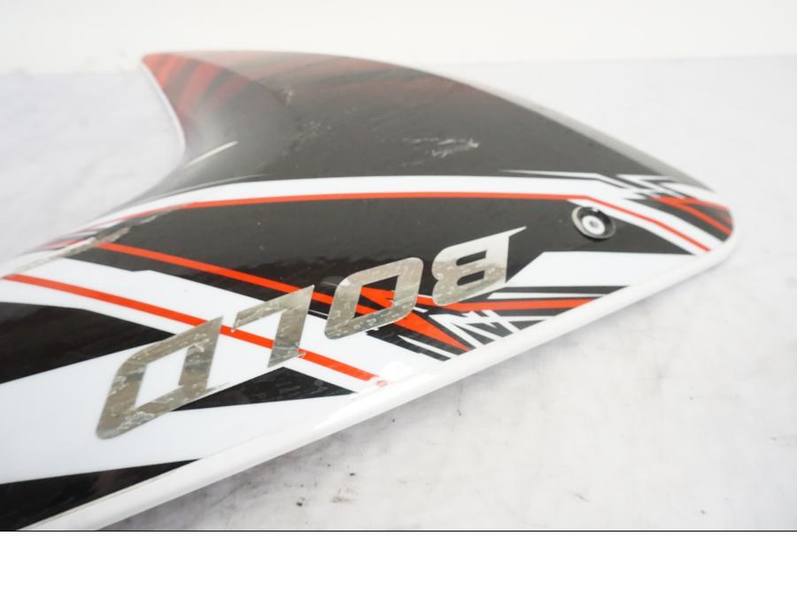 Snett nerifrån på Sidkåpa från en Yamaha YZF-R 125 -2008 motorcykel.