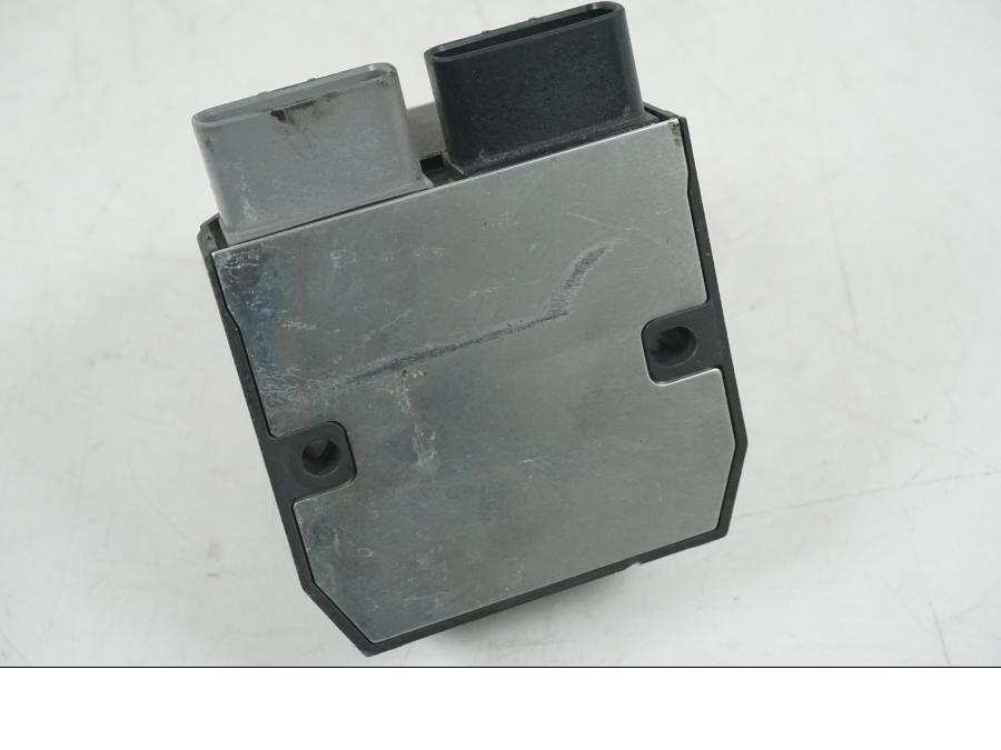 Snett nerifrån på Likriktare från en Yamaha YZF 1000 R1 -2004 motorcykel.