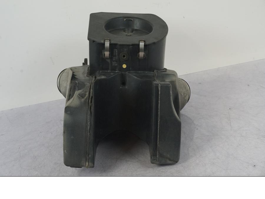 Snett uppifrån på Luftburk från en BMW R 1100 GS -1998 motorcykel.