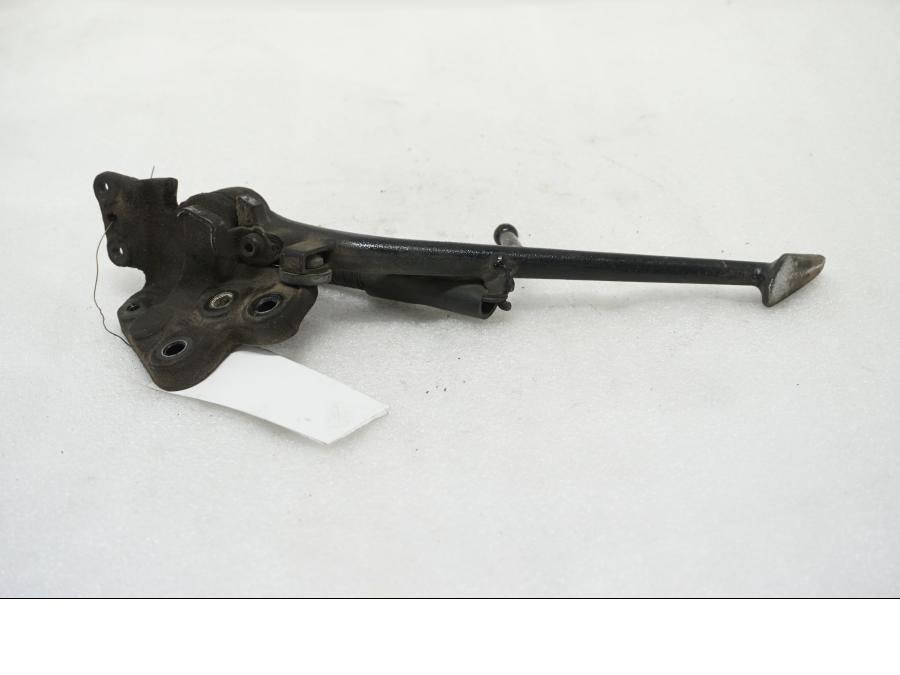 Baksidan på Sidostöd från en Yamaha TDM 900 -2002 motorcykel.