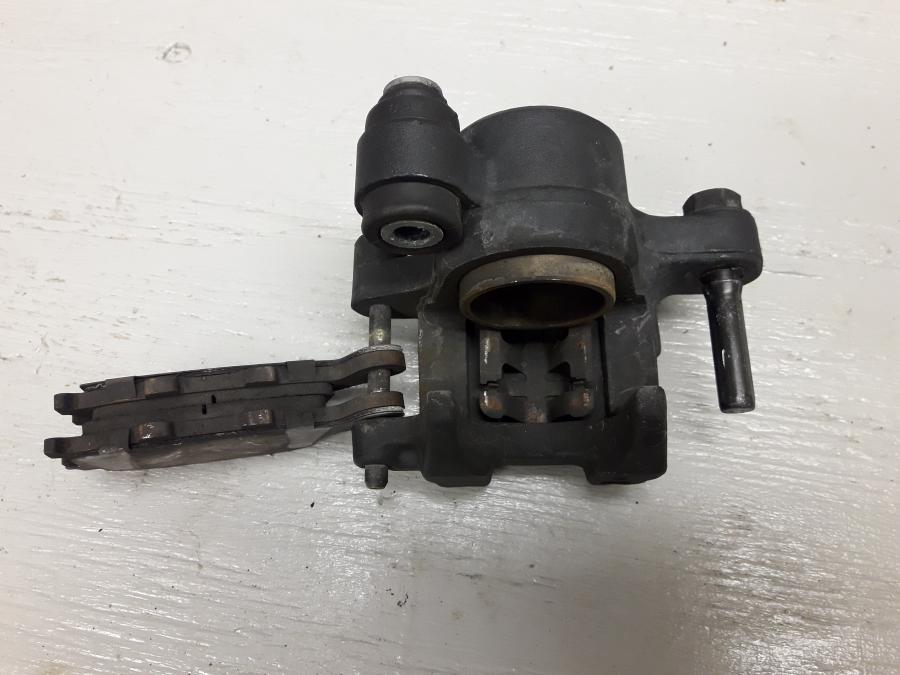 Höger sida på Bromsok från en Honda CB 600 Hornet -2001 motorcykel.