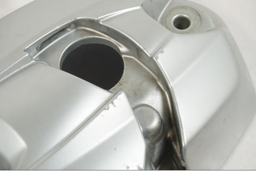Höger sida på Ventilkåpa från en BMW R 1200 R -2012 motorcykel.