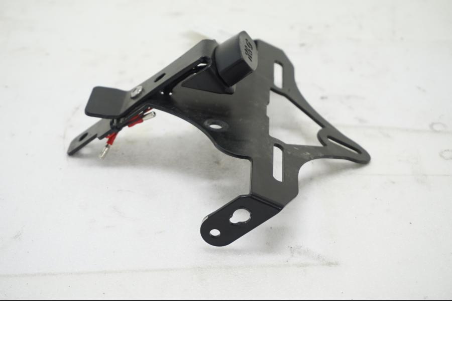 Höger sida på Skylthållare från en Aprilia SL 750 Shiver -2008 motorcykel.