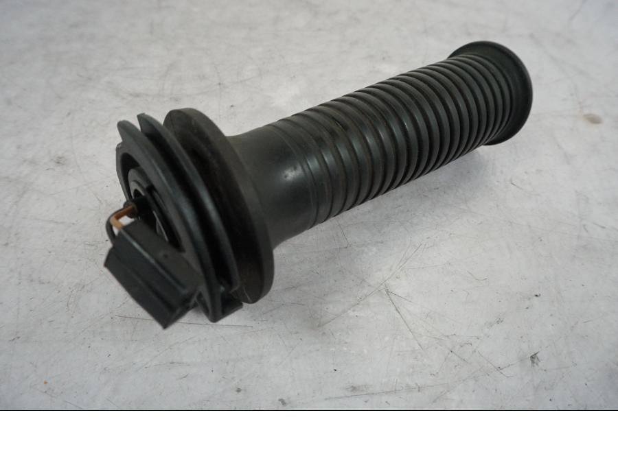 Baksidan på Värmehandtag från en BMW R 850 R -2004 motorcykel.