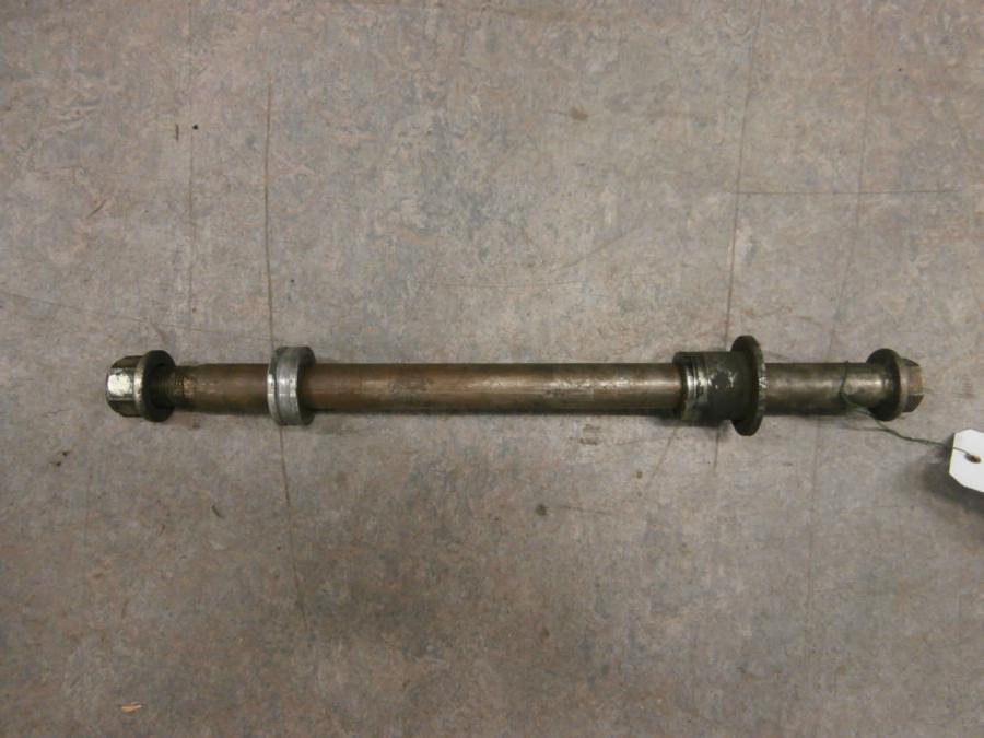 Framsidan på Axel från en Triumph America -2004 motorcykel.