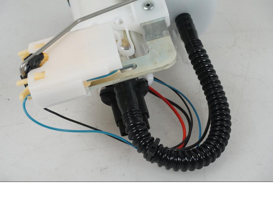 Vänster sida på Bensinpump insprut från en BMW F 750 GS -2019 motorcykel.