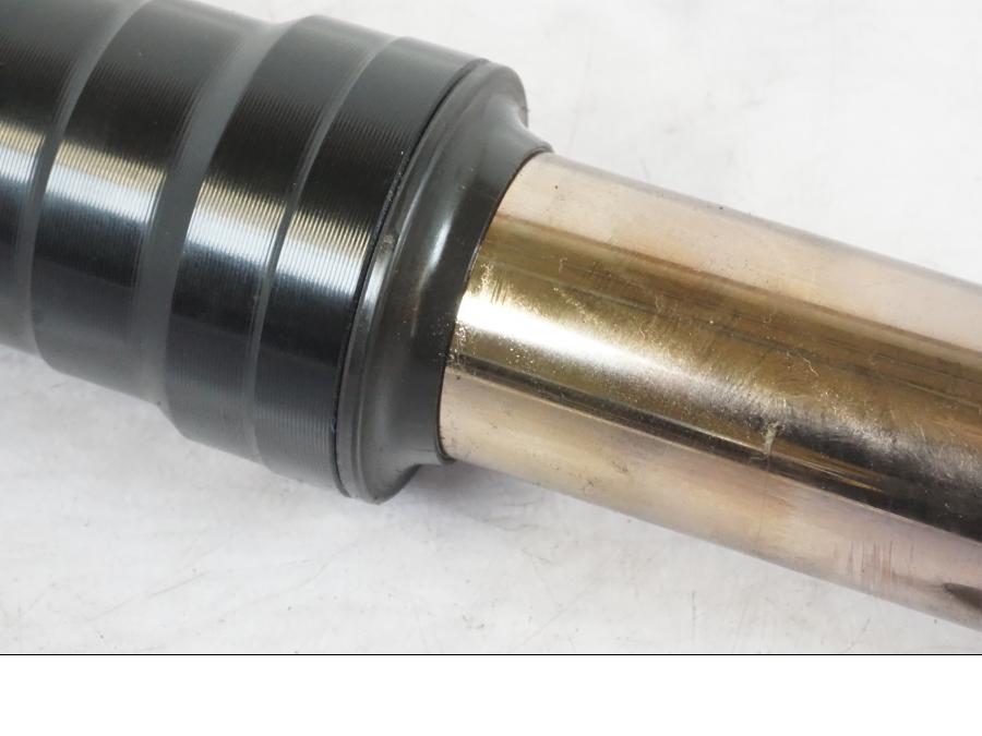 Snett uppifrån på Gaffelben från en Suzuki GSX-R 750 -2007 motorcykel.