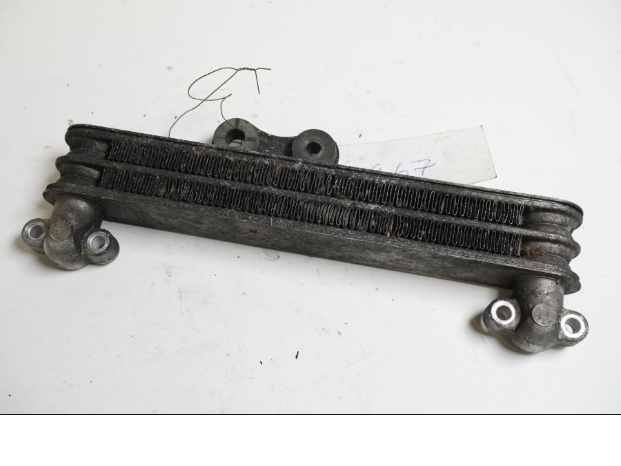 Vänster sida på Oljekyl från en Honda VTR 1000 F -1997 motorcykel.