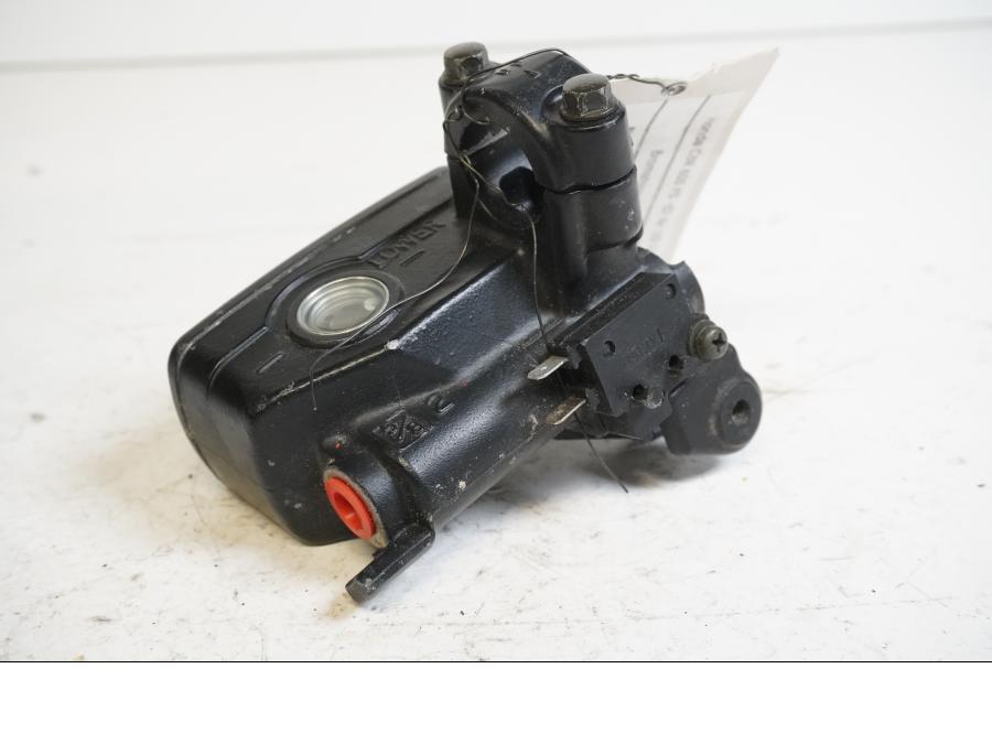 Höger sida på Bromshuvudcylinder från en Honda CBR 600 -2002 motorcykel.