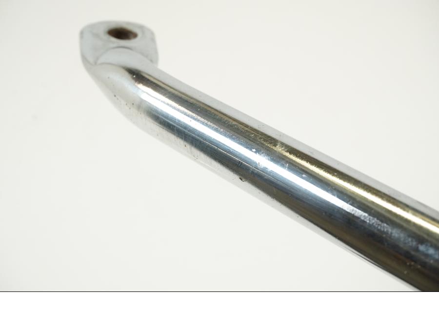 Snett uppifrån på Fotpinnefäste från en Yamaha XV 750 -1998 motorcykel.