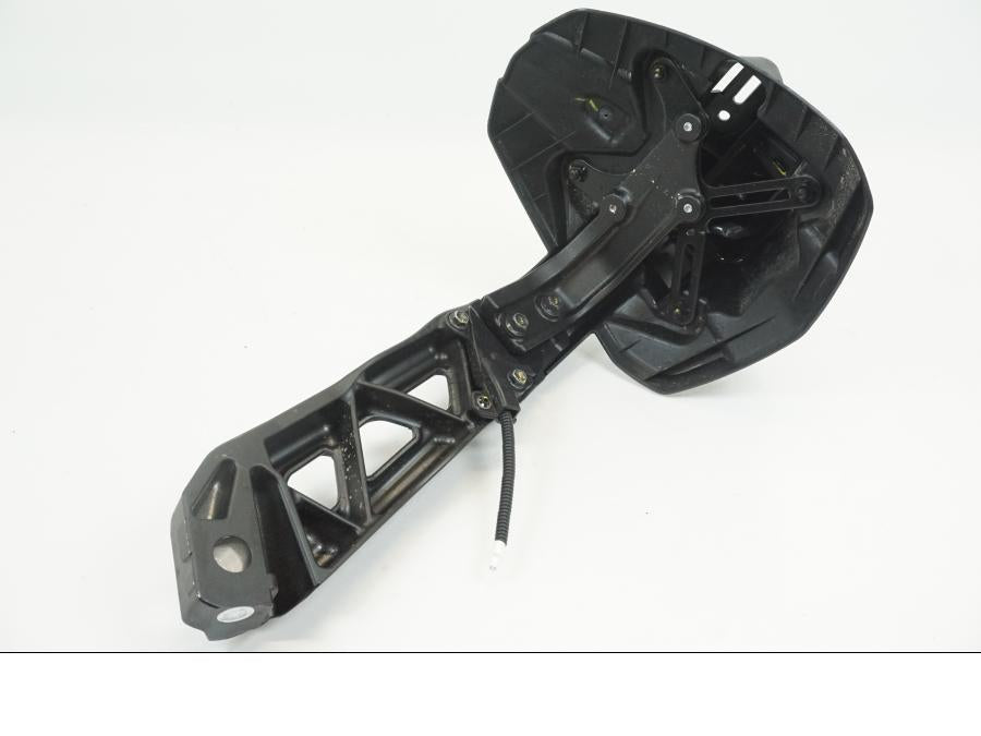 Höger sida pÄ SkylthÄllare frÄn en Yamaha MT-09 -2020 motorcykel.