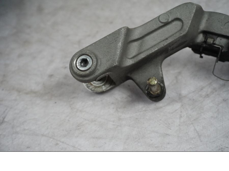 Snett uppifrån på Bromsoksfäste från en Honda CBR 1100 XX -2000 motorcykel.