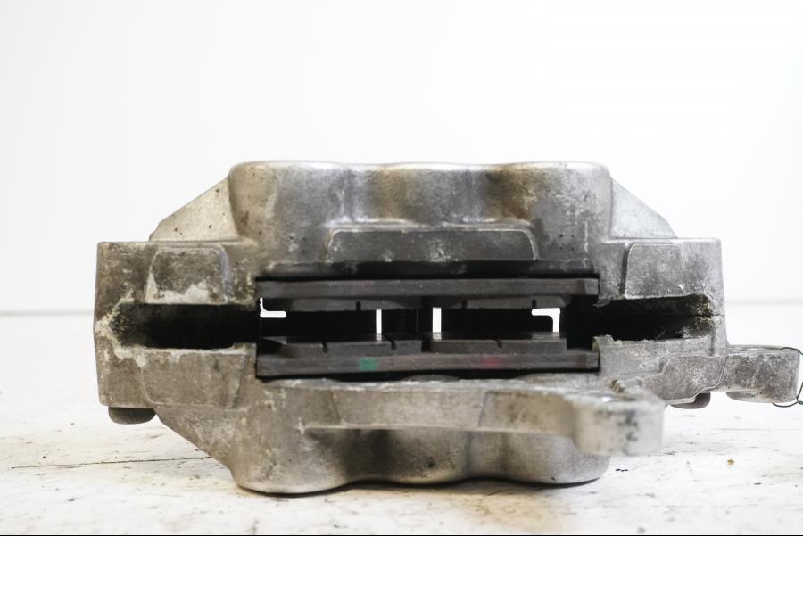 Höger sida på Bromsok från en Suzuki VZ 1600 -2004 motorcykel.