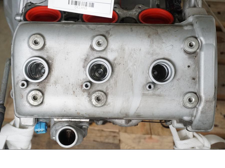 Extrabild6 på Motor från en MV Agusta Dragster -2014 motorcykel.