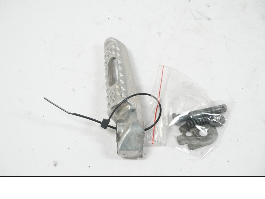 Baksidan på Fotpinne från en Honda CBR 1000 RR -2004 motorcykel.