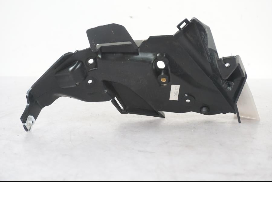 Höger sida på Strålkastarkåpa från en BMW F 800 R -2018 motorcykel.