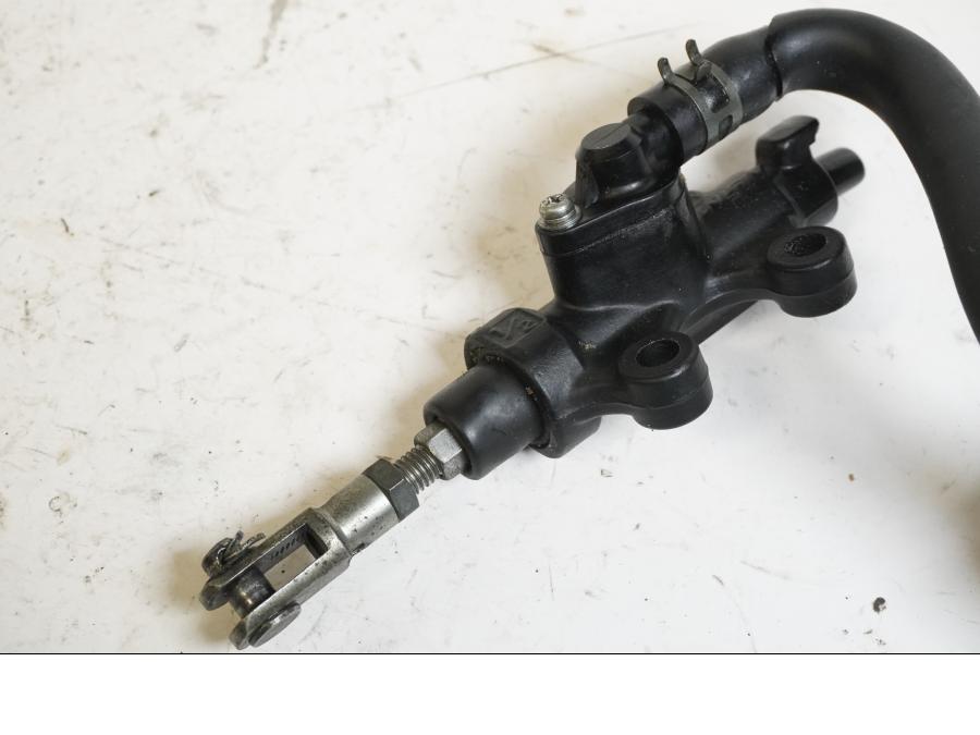 Höger sida pÄ Bromshuvudcylinder frÄn en Yamaha V-MAX 1200 -1997 motorcykel.