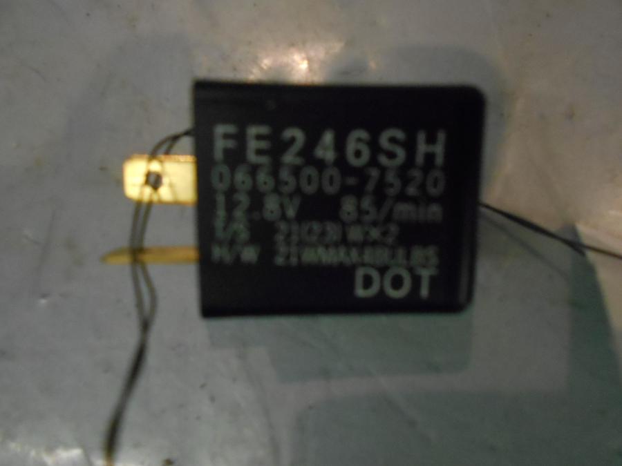 Framsidan på Blinkersrelä från en Suzuki GSX-S 1000 -2016 motorcykel.