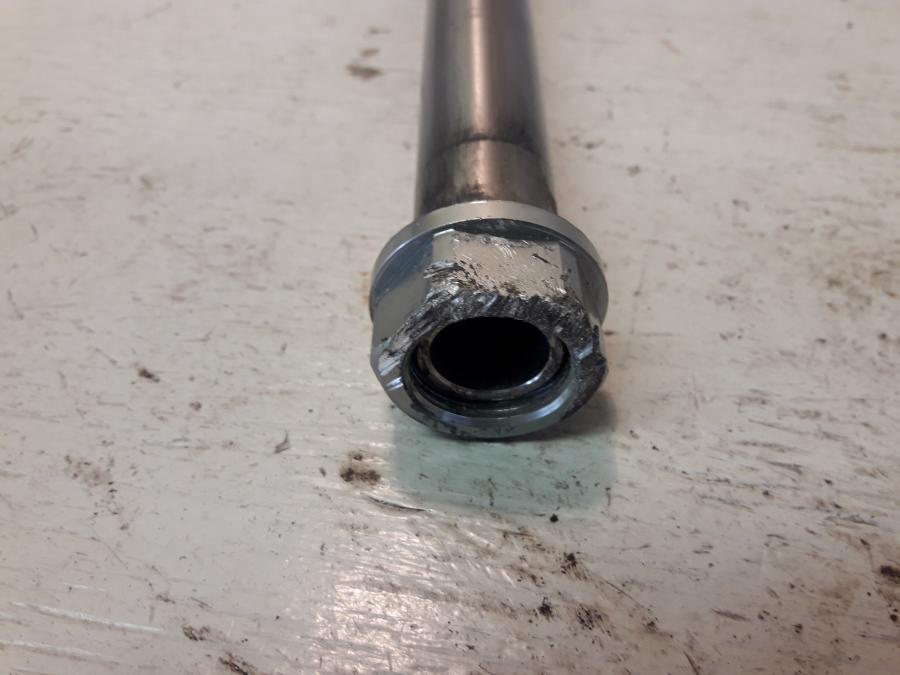 Baksidan på Axel från en KTM 690 SMC -2016 motorcykel.