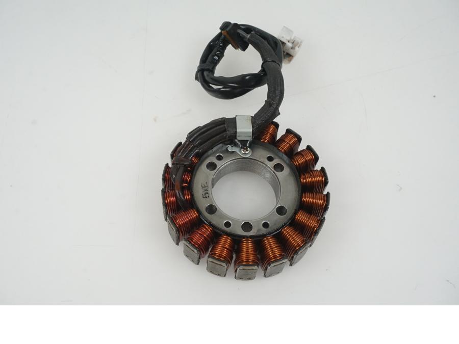 Baksidan på Generator från en Kawasaki ER-6N -2016 motorcykel.