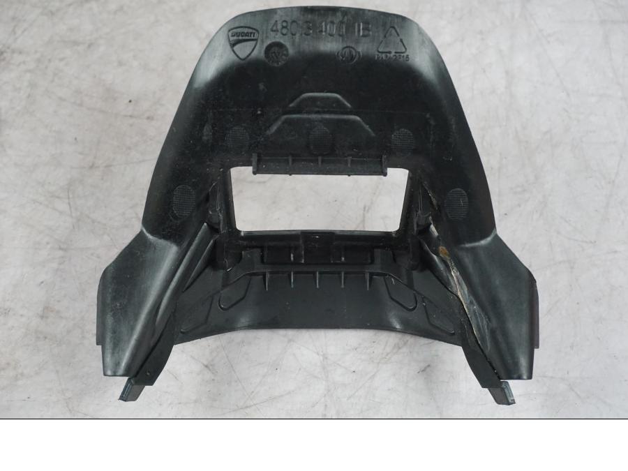 Snett nerifrån på Radar från en Ducati Multistrada V4 -2024 motorcykel.