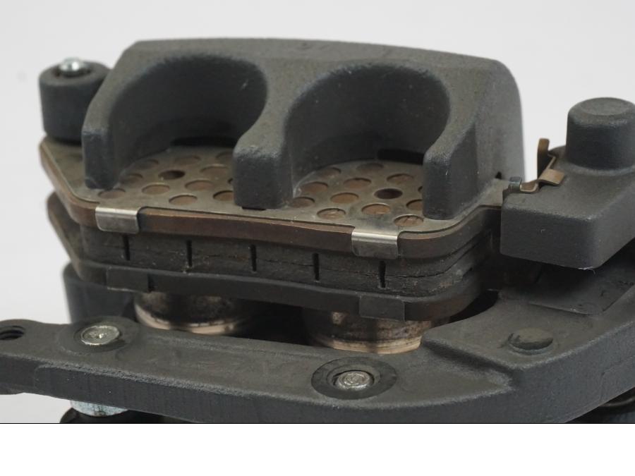 Extrabild2 på Bromsok från en Triumph Trident -2021 motorcykel.