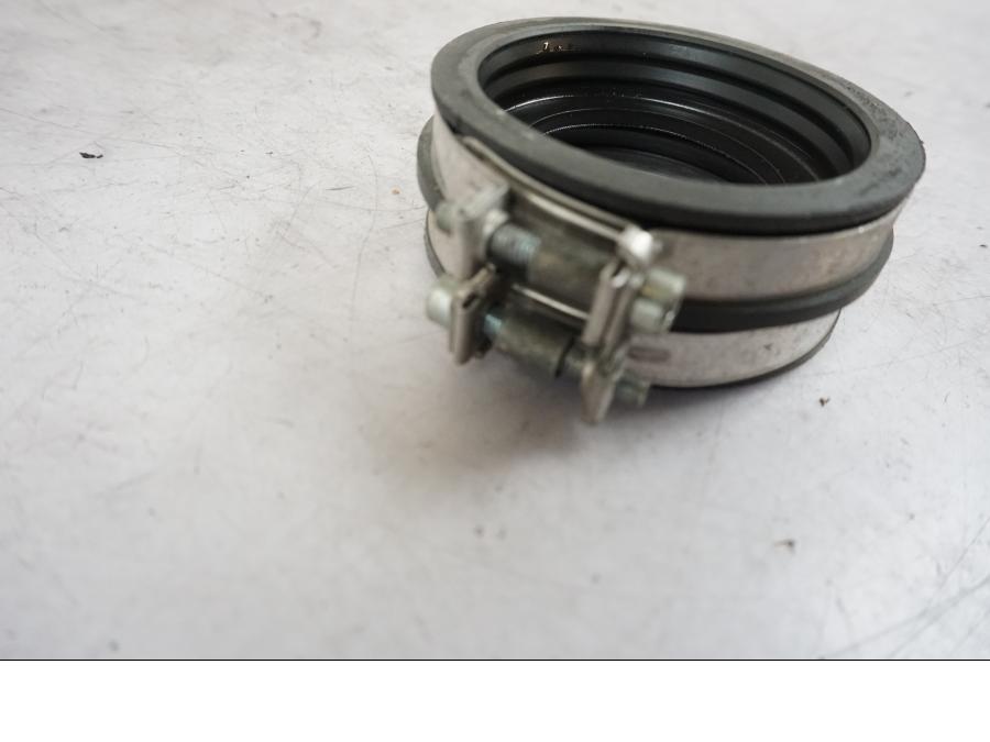 Höger sida på Insug från en KTM 790 Duke -2018 motorcykel.