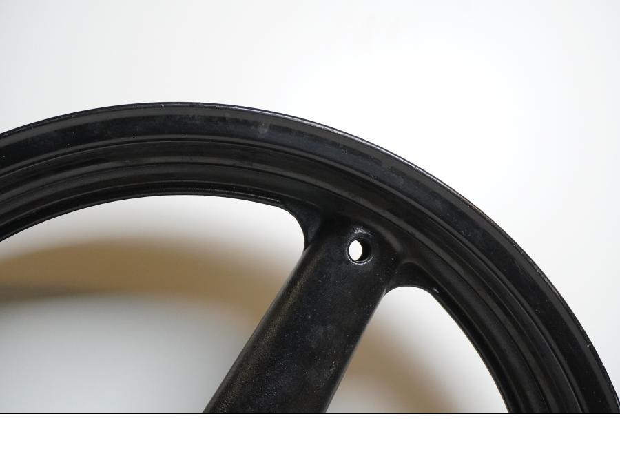 Extrabild6 på Fälg från en Suzuki GSX 1300 R -2003 motorcykel.